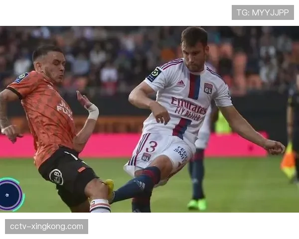 里昂公布对阵朗斯大名单，新援前锋首次入选